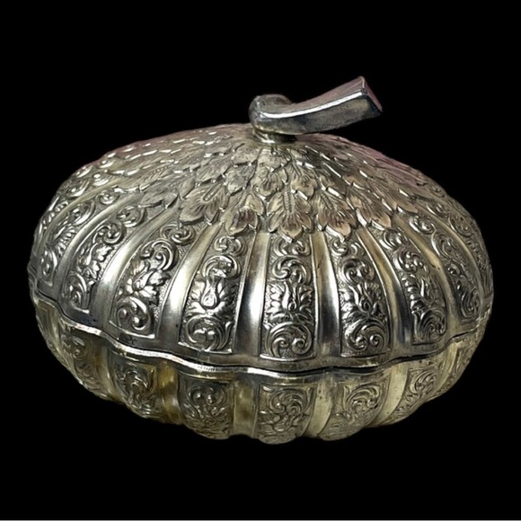Silverplated Round Lidded Box Non-Tarnish Finish from Japan. Pumpkin shape